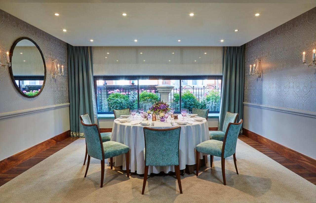 The Capital Hotel, Apartments & Townhouse Londýn Exteriér fotografie The dining room at the 100 Queen's Gate