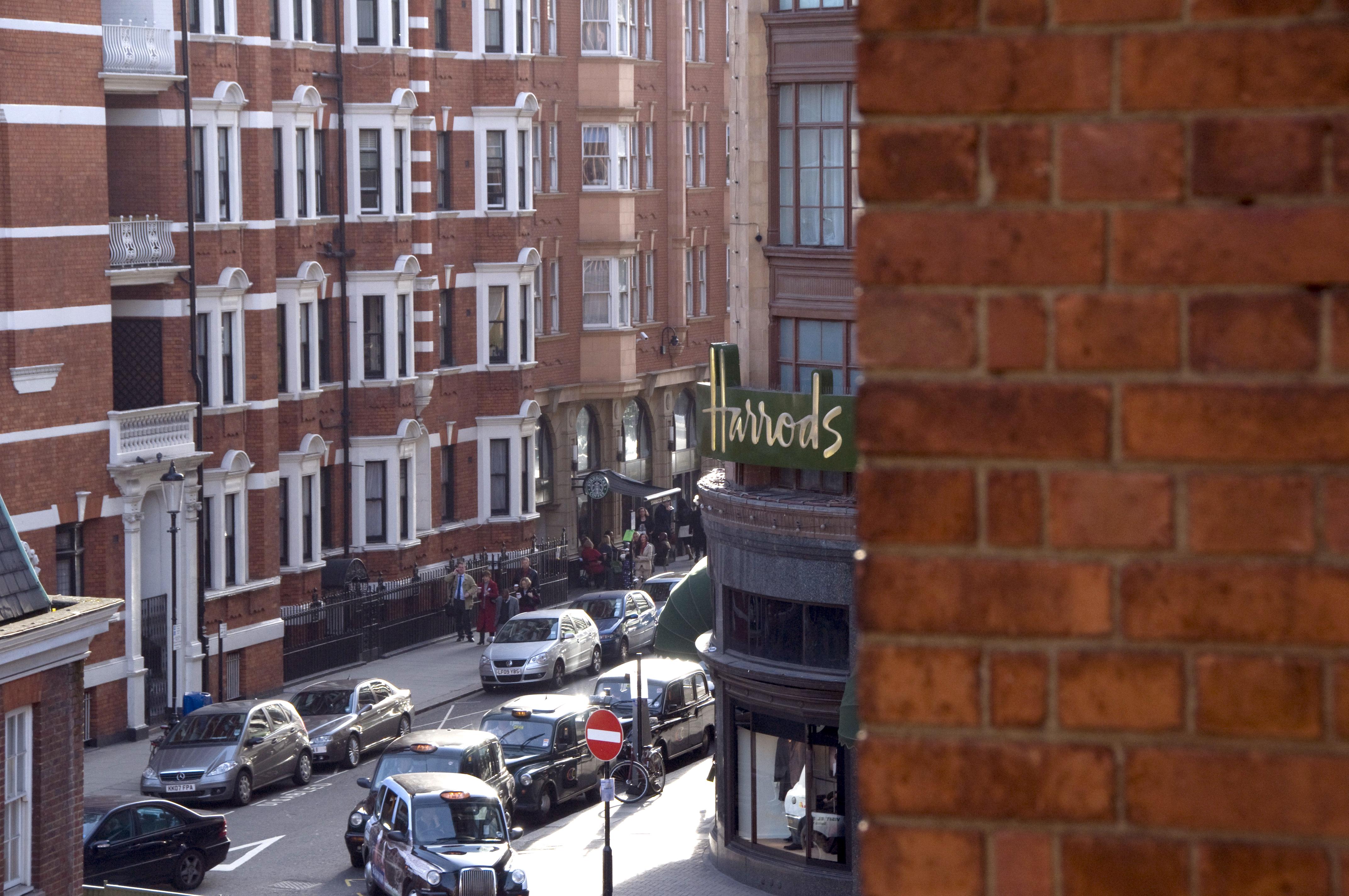The Capital Hotel, Apartments & Townhouse Londýn Exteriér fotografie The corner of Wigmore Street and Wigmore Hall