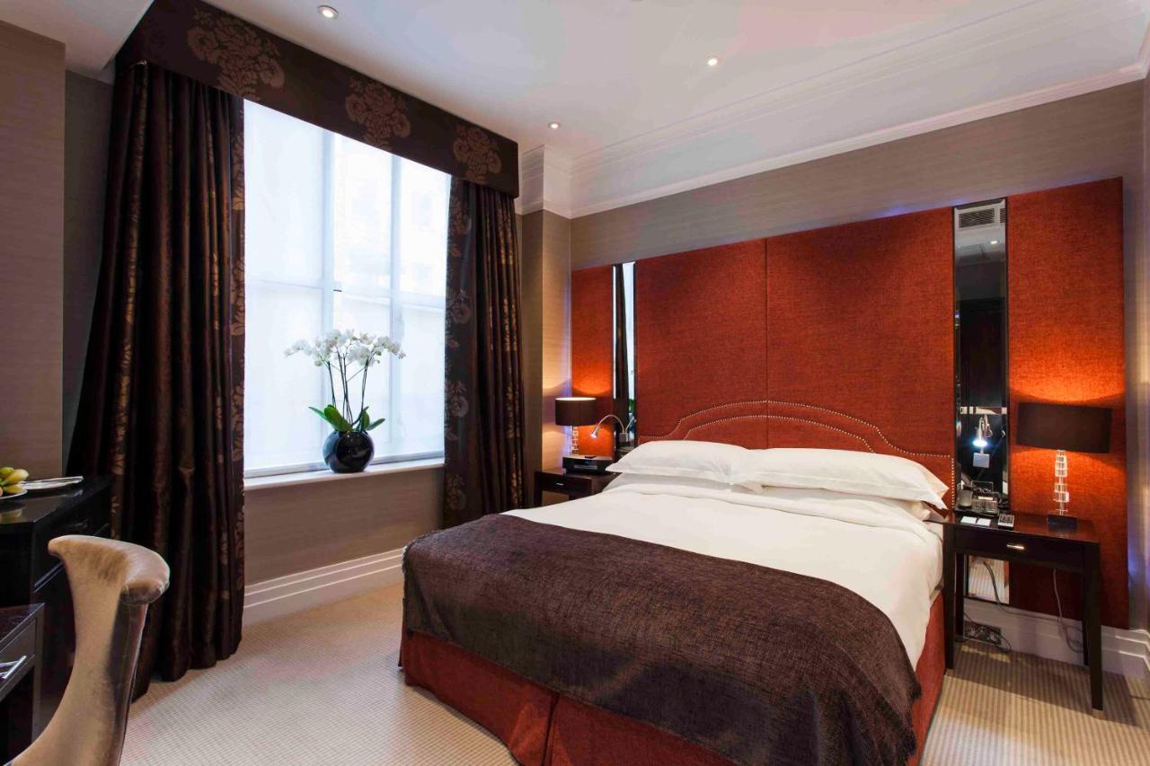 The Capital Hotel, Apartments & Townhouse Londýn Exteriér fotografie A bedroom at the hotel