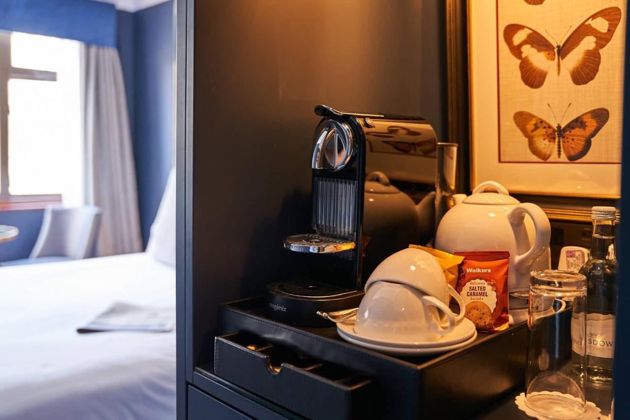 The Capital Hotel, Apartments & Townhouse Londýn Exteriér fotografie A Nespresso coffee machine in a hotel room
