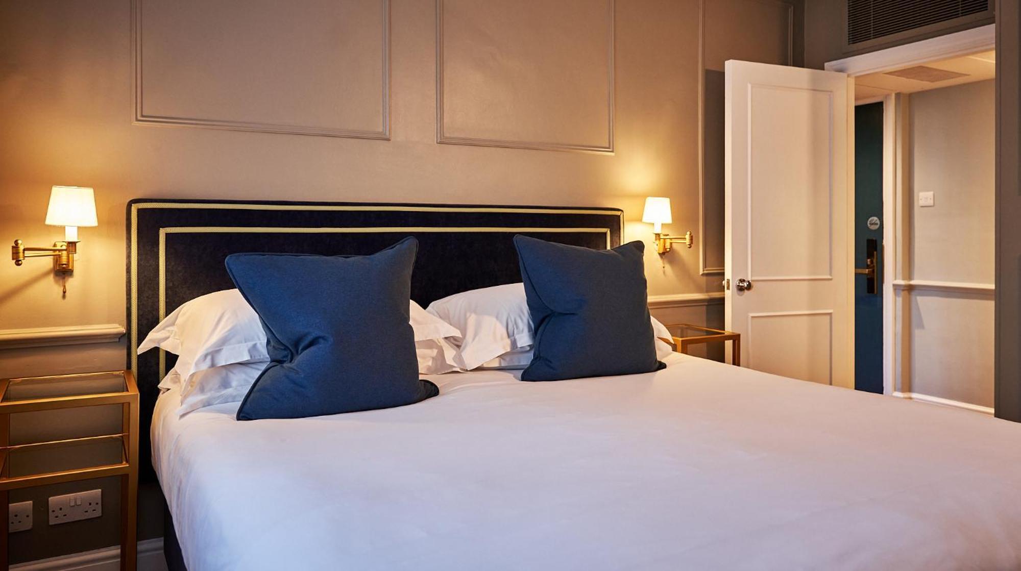 The Capital Hotel, Apartments & Townhouse Londýn Exteriér fotografie A bedroom at the hotel