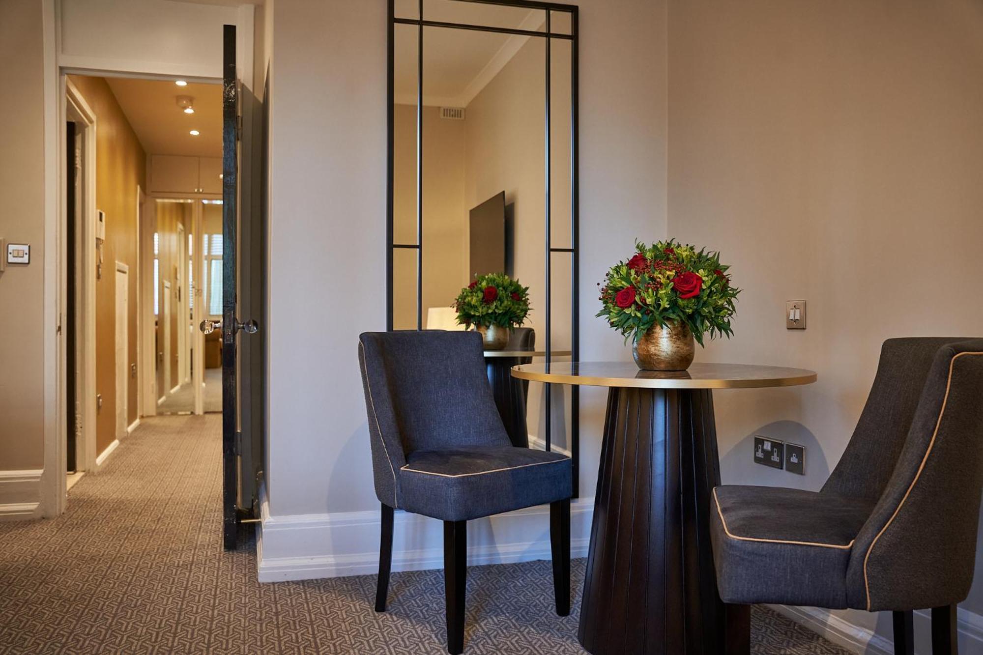 The Capital Hotel, Apartments & Townhouse Londýn Exteriér fotografie A room at the hotel