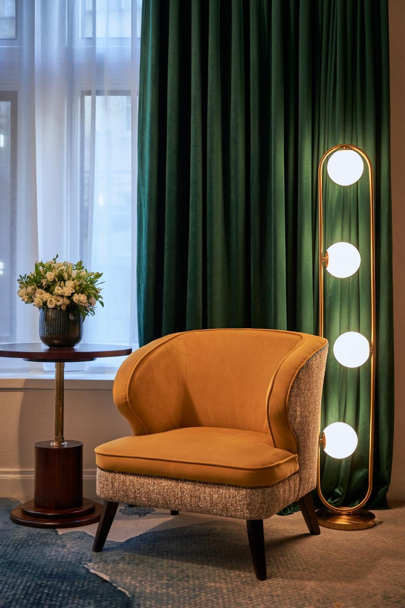 The Capital Hotel, Apartments & Townhouse Londýn Exteriér fotografie A floor lamp