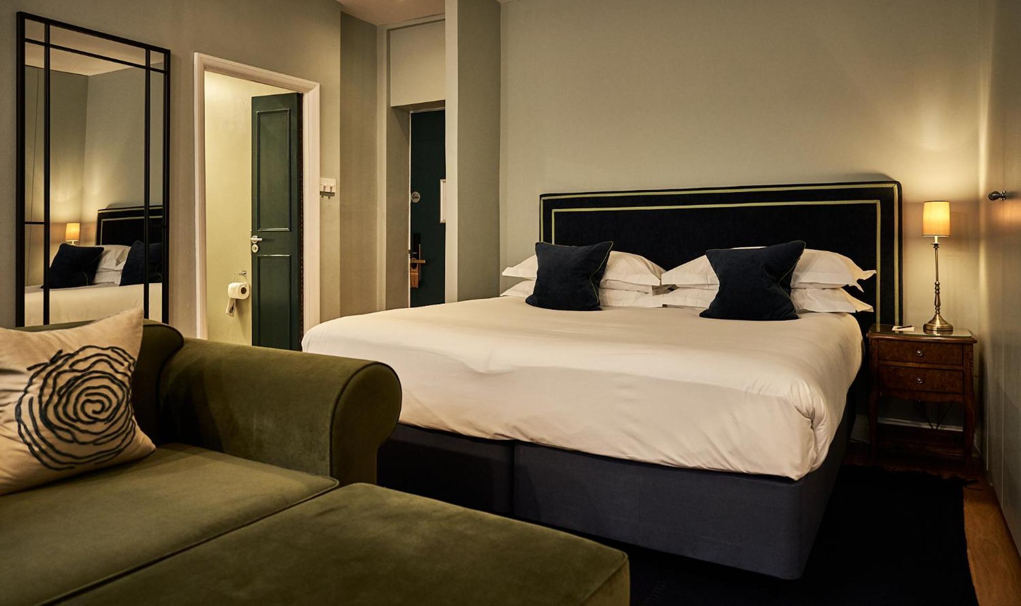 The Capital Hotel, Apartments & Townhouse Londýn Exteriér fotografie A bedroom at the hotel